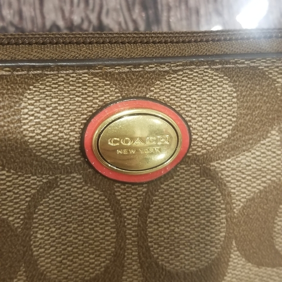 COACH Peyton Small Wristlet in Khaki & Orange.   NEW - Picture 4 of 7